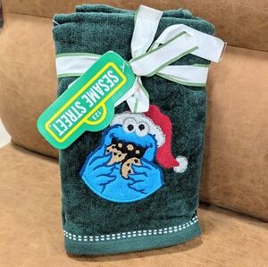 2 New Sesame Street Holiday Santa Hat Christmas Cookie Monster Hand Towels